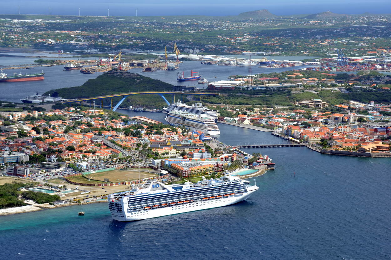 Boot vaart haven in