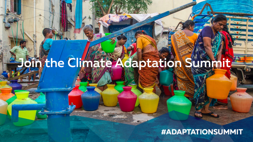 Promotiefoto van de Climate Adaptation Summit met daarop vrouwen uit India en vrolijk gekleurde kruiken