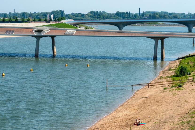 Nevengeul Nijmegen-Lent.