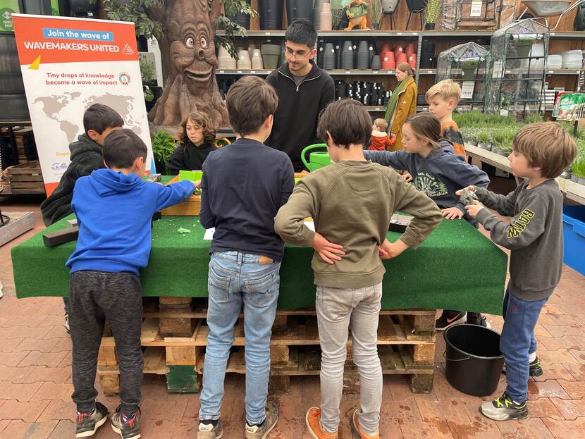 kinderen krijgen les rondom klimaattafel