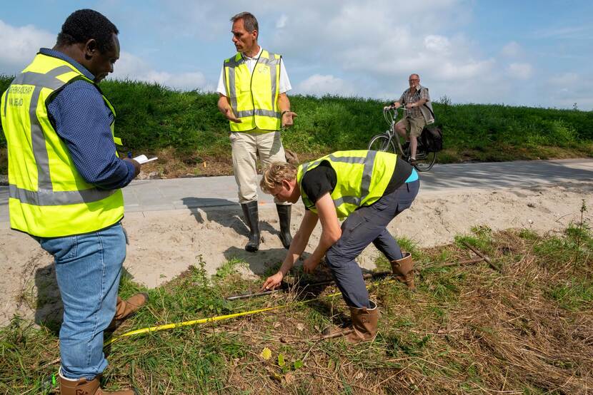 extreme droogte, metingen in en op de dijk van hoogheemschap delfland